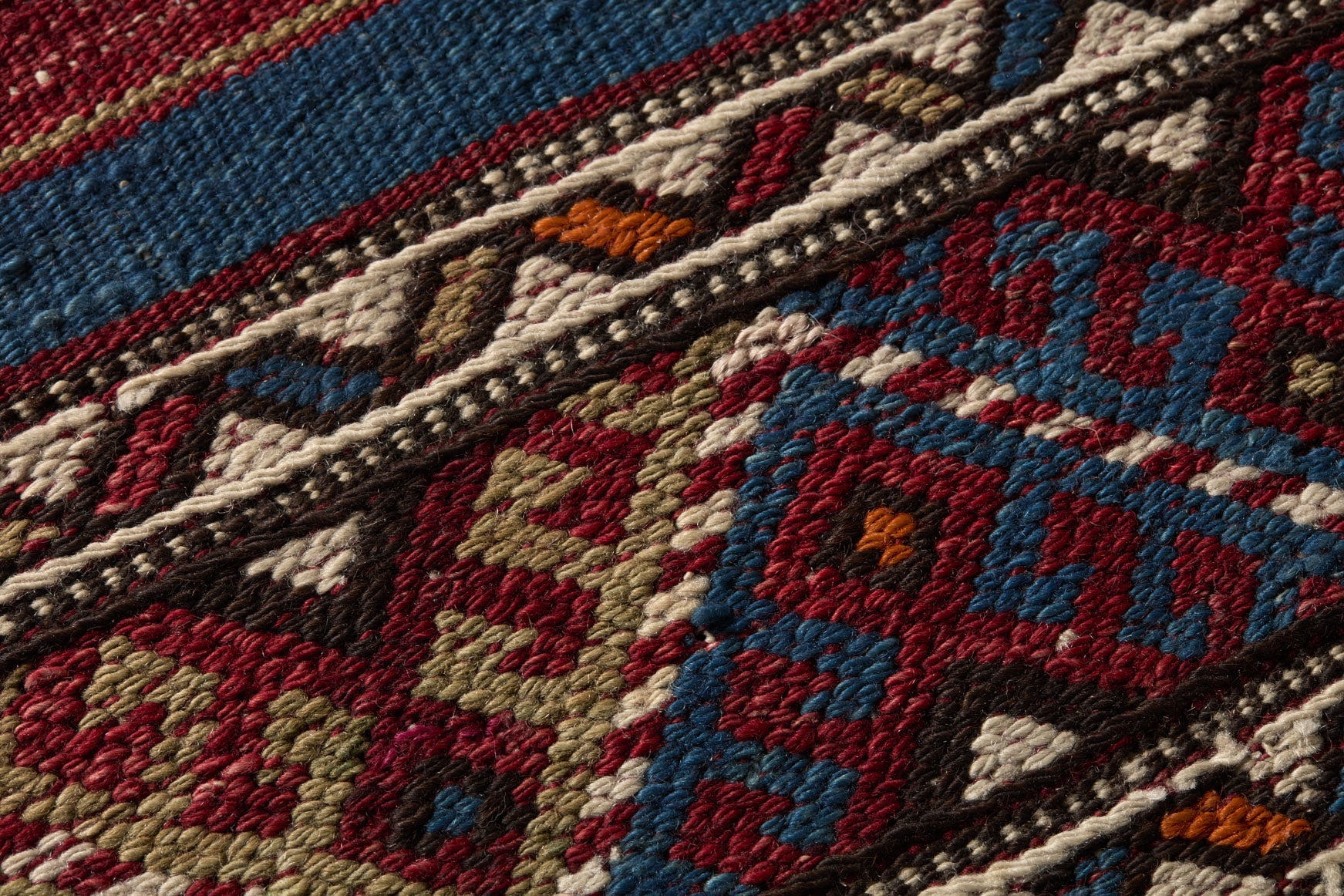 0408610009 VINTAGE RUG FRAGMENT