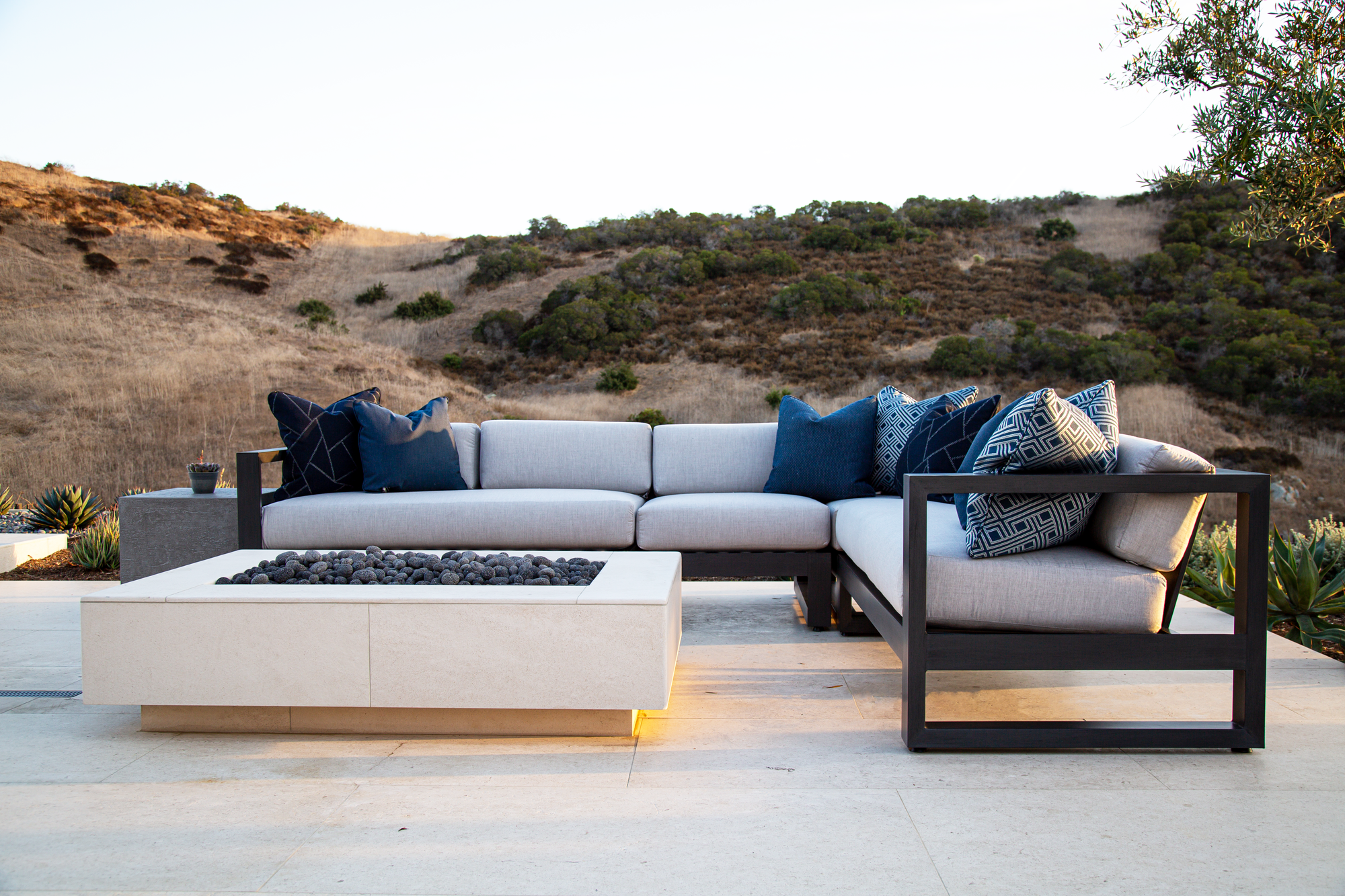 Redondo Sectional in Cast Silver, No Welt