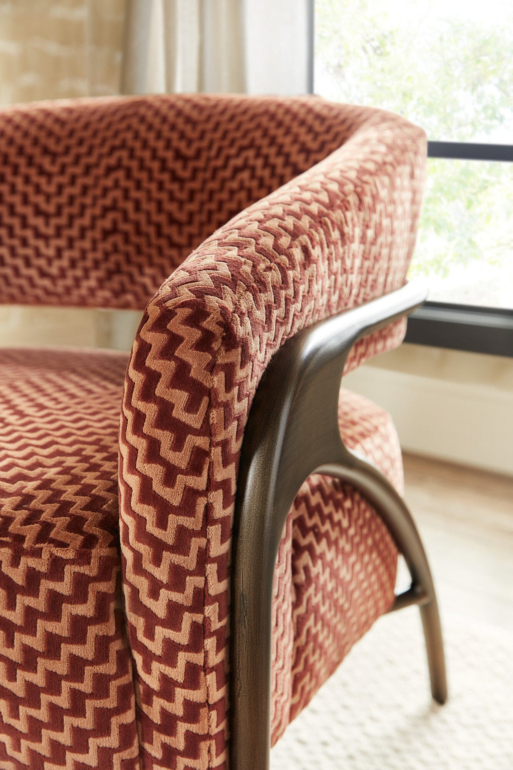Ari Metal Chair Detail