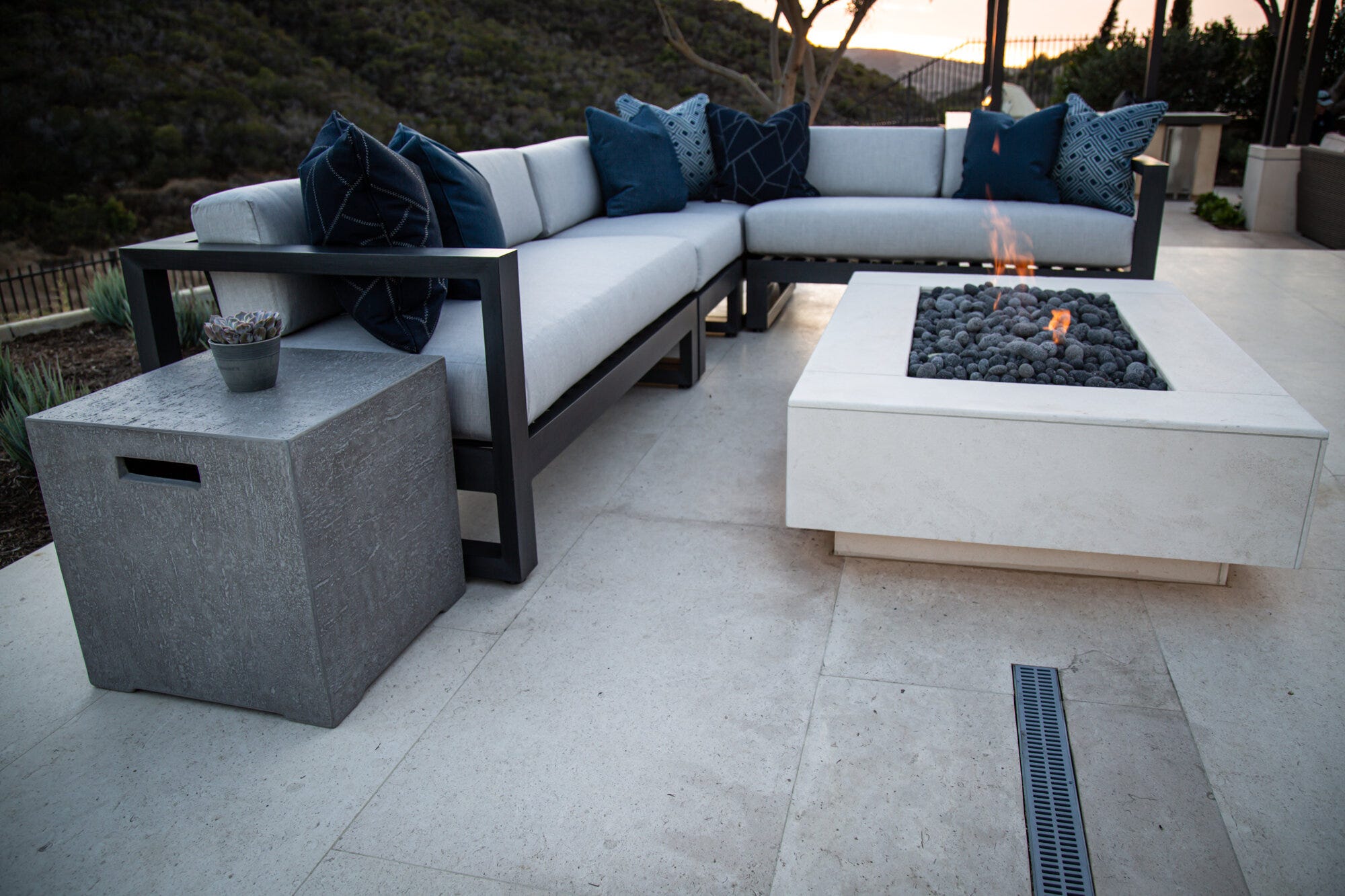 Redondo Sectional in Cast Silver, No Welt