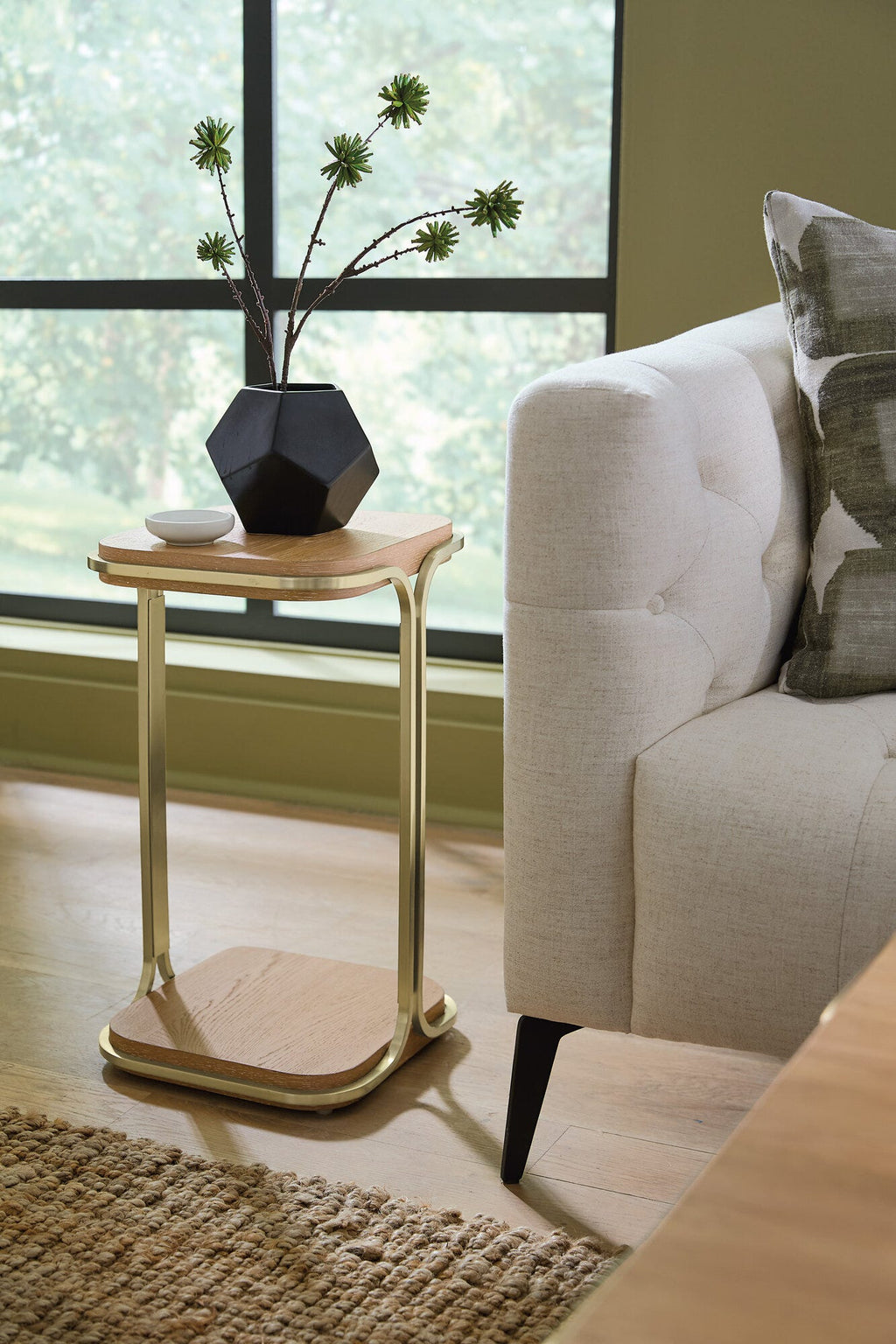 Banyon Bay Accent Table Room