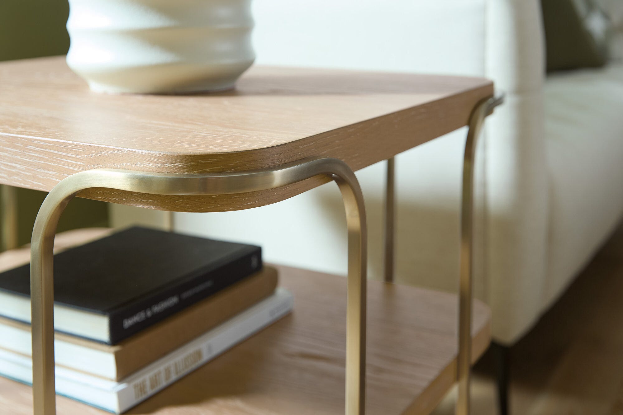 Banyon Bay End Table Detail Image