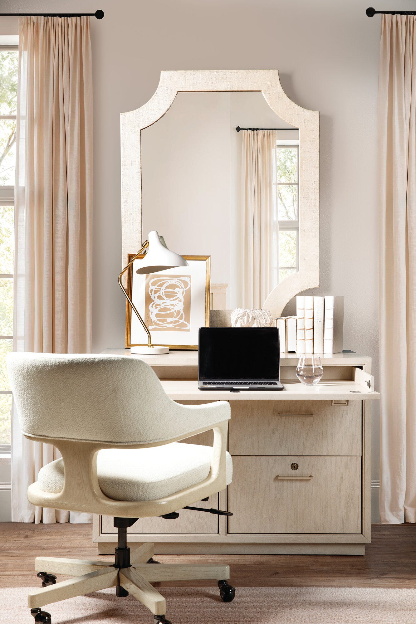Marlowe Workstation Room Image 1
