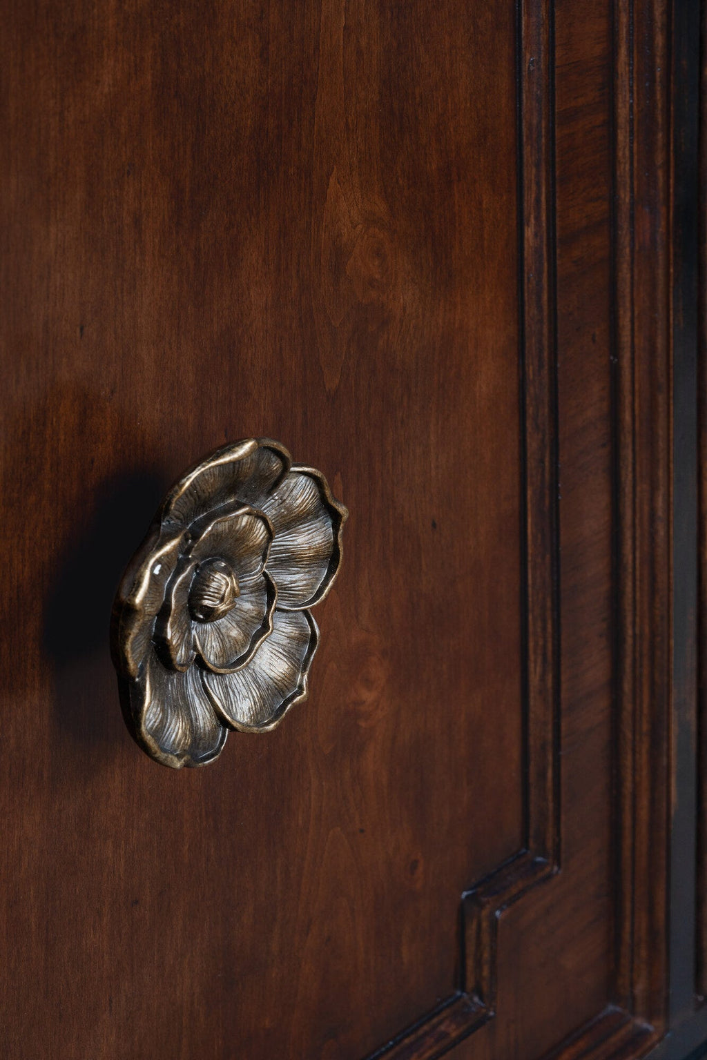 Charleston Entertainment Console Detail Image