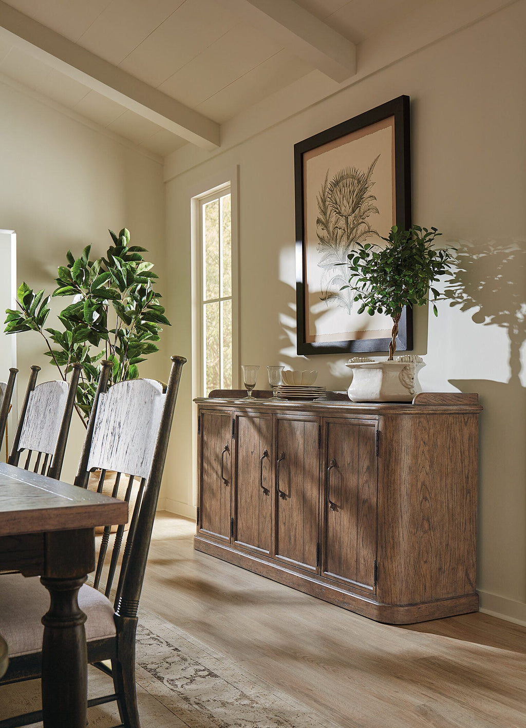 Americana Four-Door Buffet Room Image