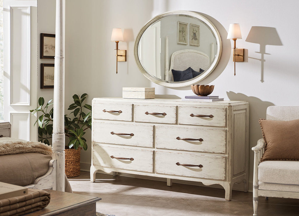 Americana Oval Mirror Room Image