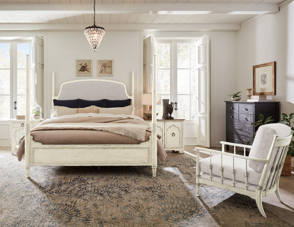 Americana One-Drawer Oval Nightstand