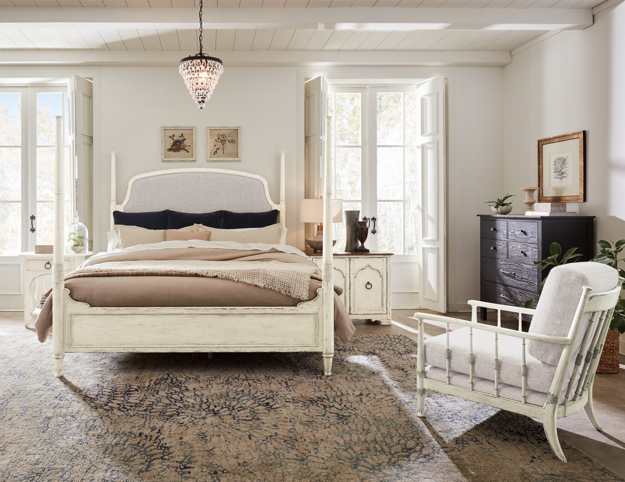 Americana One-Drawer Oval Nightstand