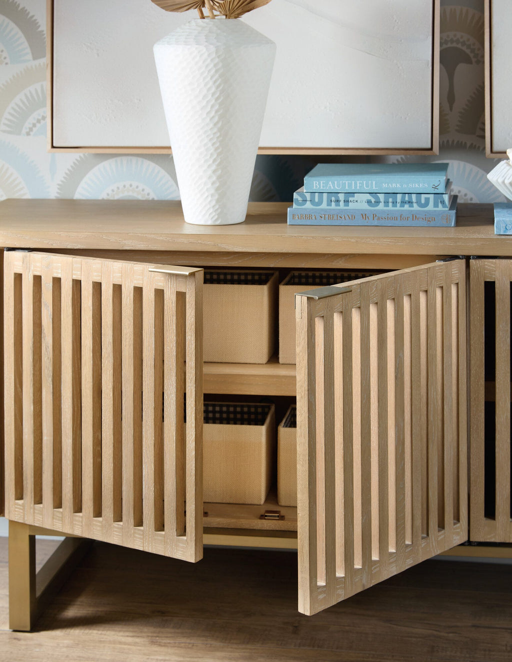 Commerce and Market Easton Entertainment Console