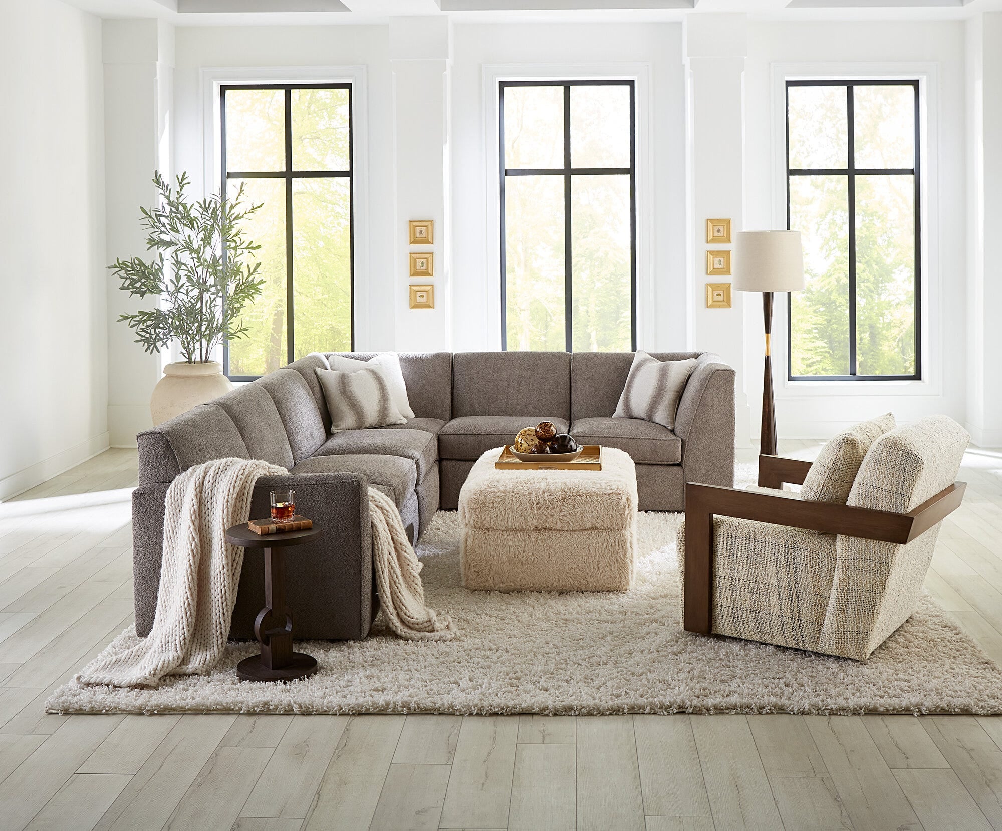 Cabell Exposed Wood Swivel Chair - Room Image 2