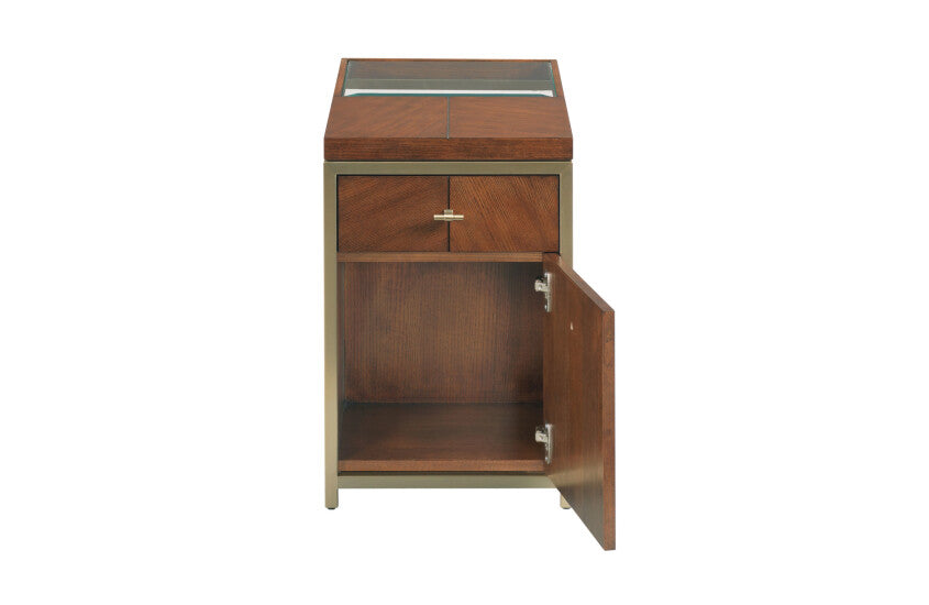 CHAIRSIDE TABLE Room 3