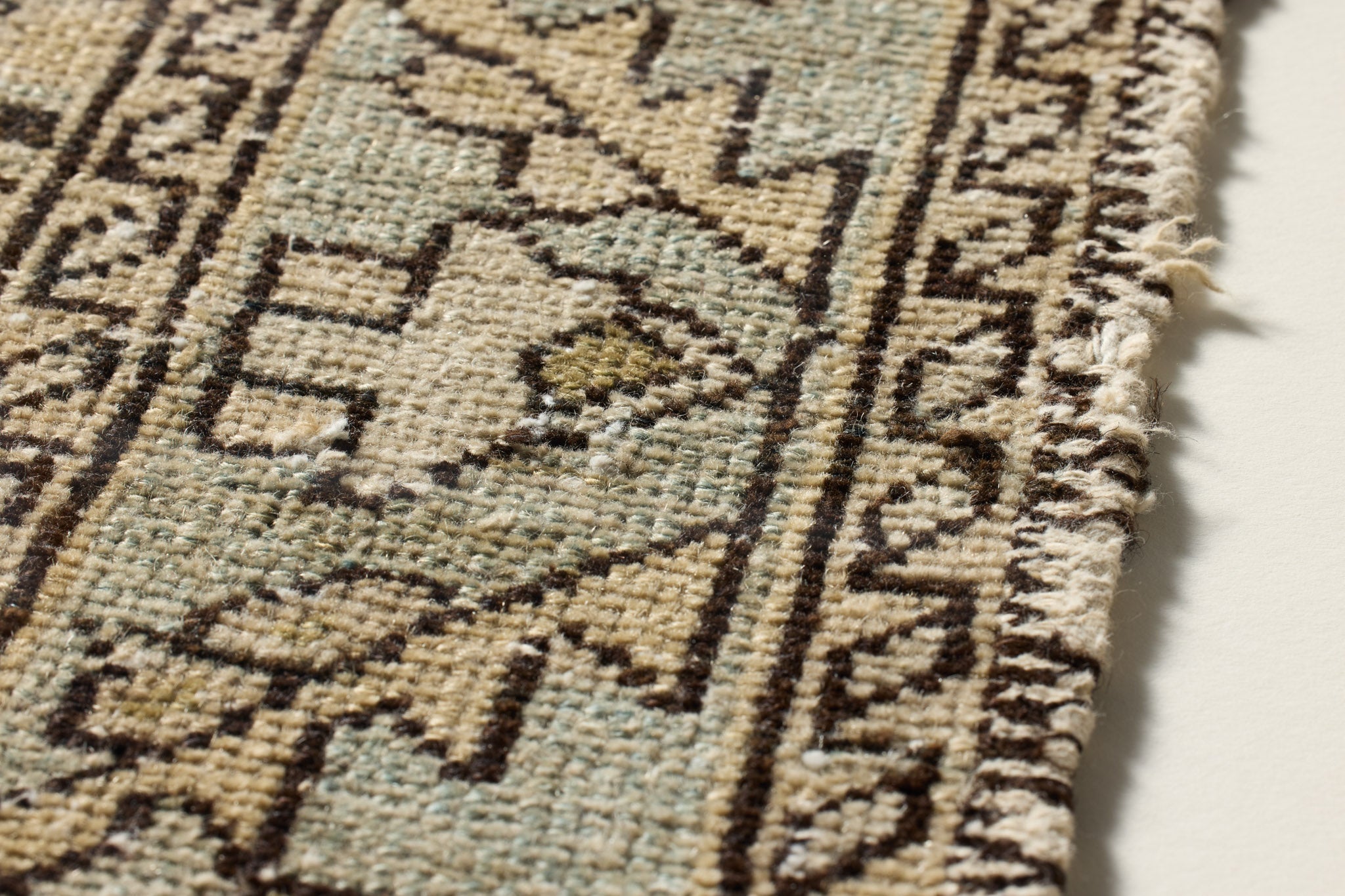 0490990019 VINTAGE RUG FRAGMENT
