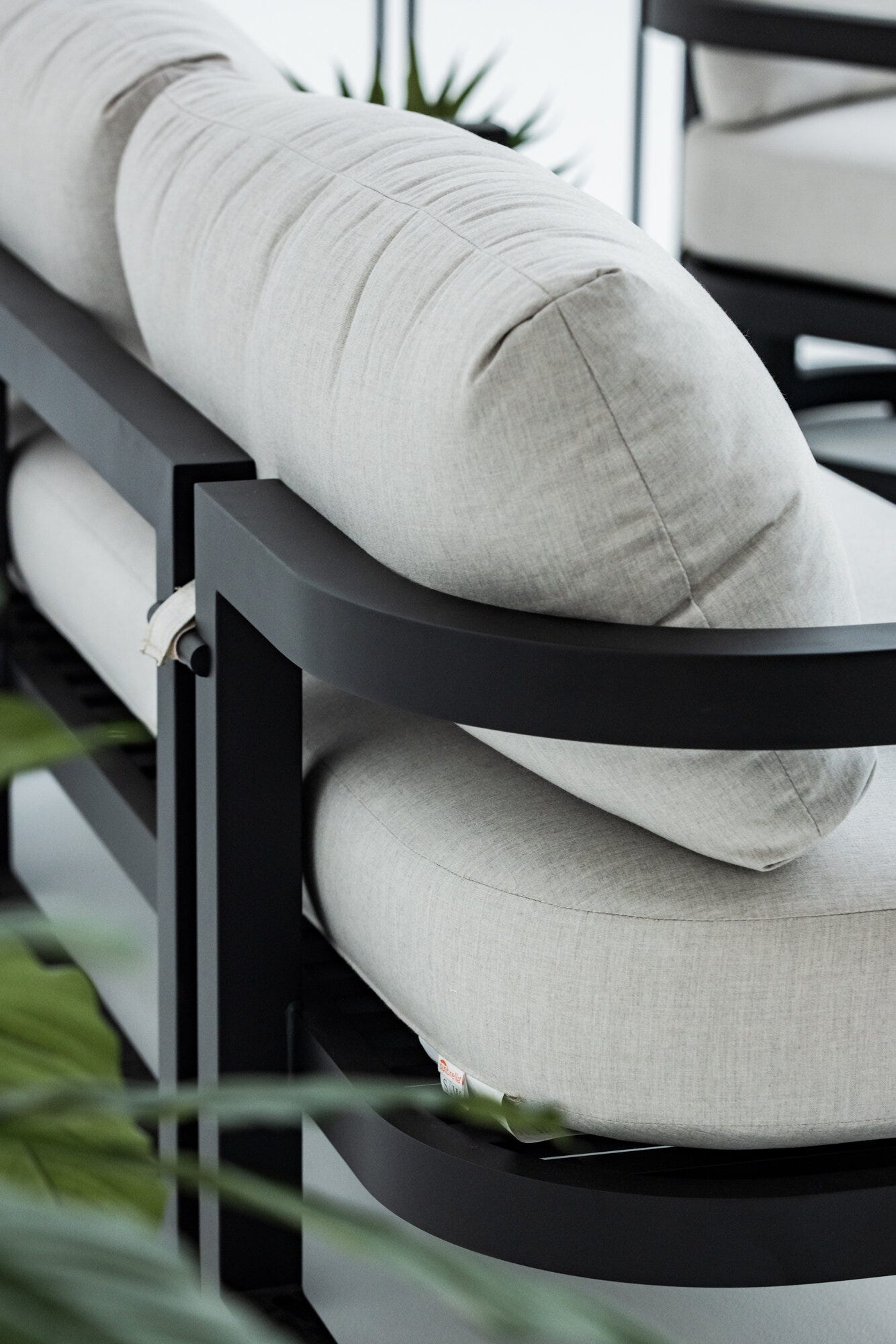 Malibu Sofa in Cast Silver, No Welt