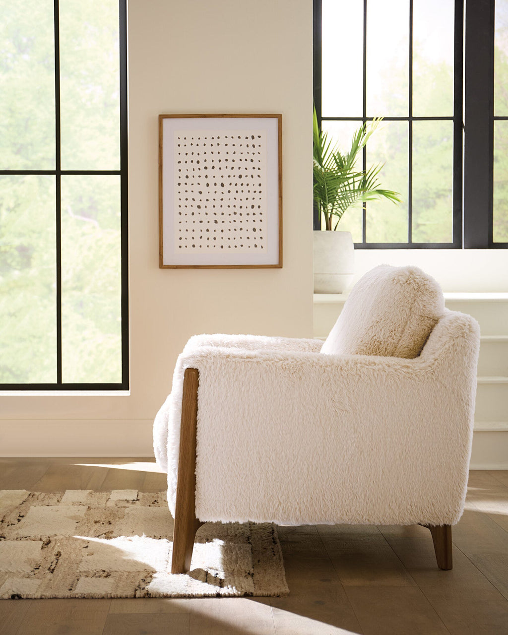 Cynthia Chair Room Image
