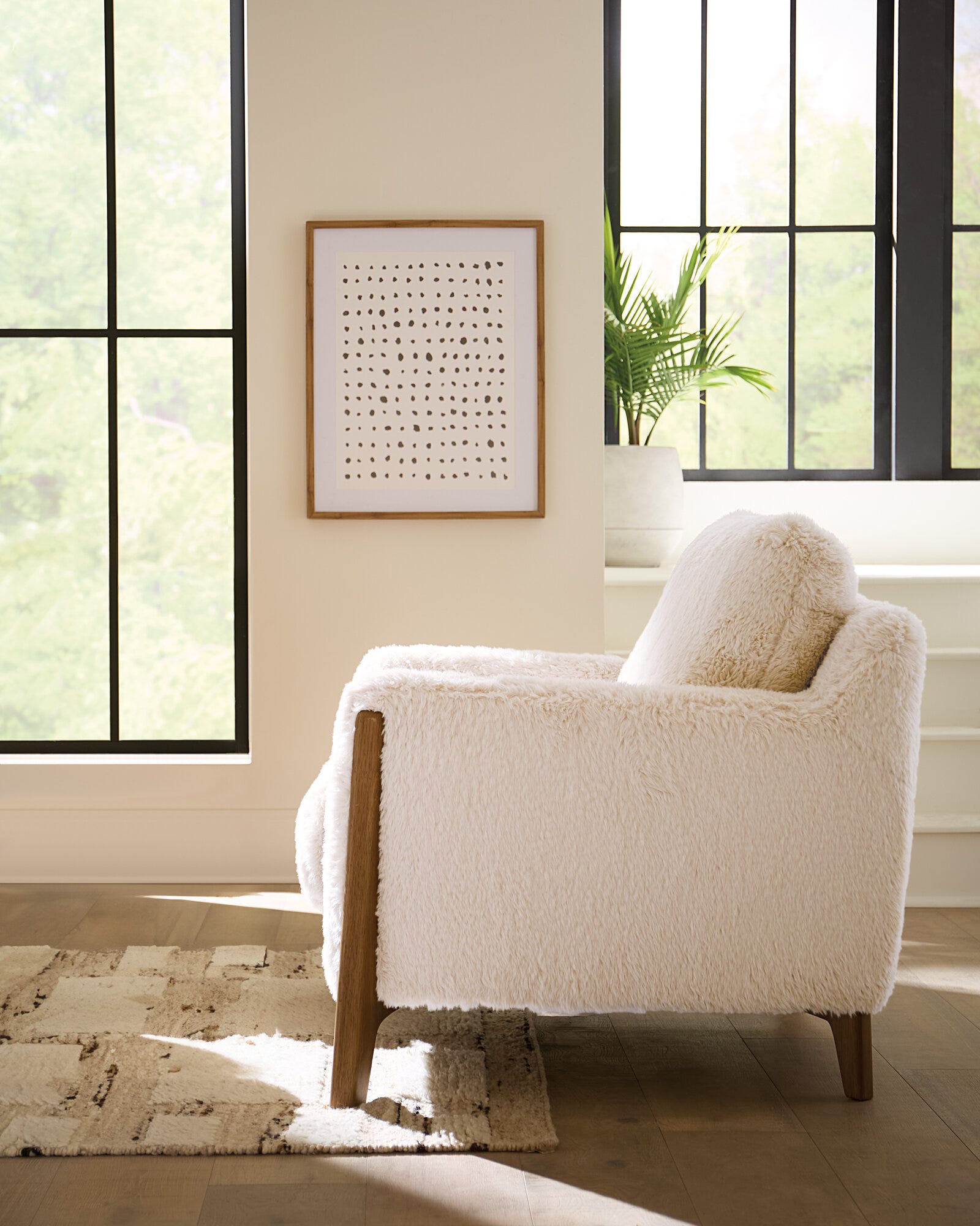 Cynthia Chair Room Image