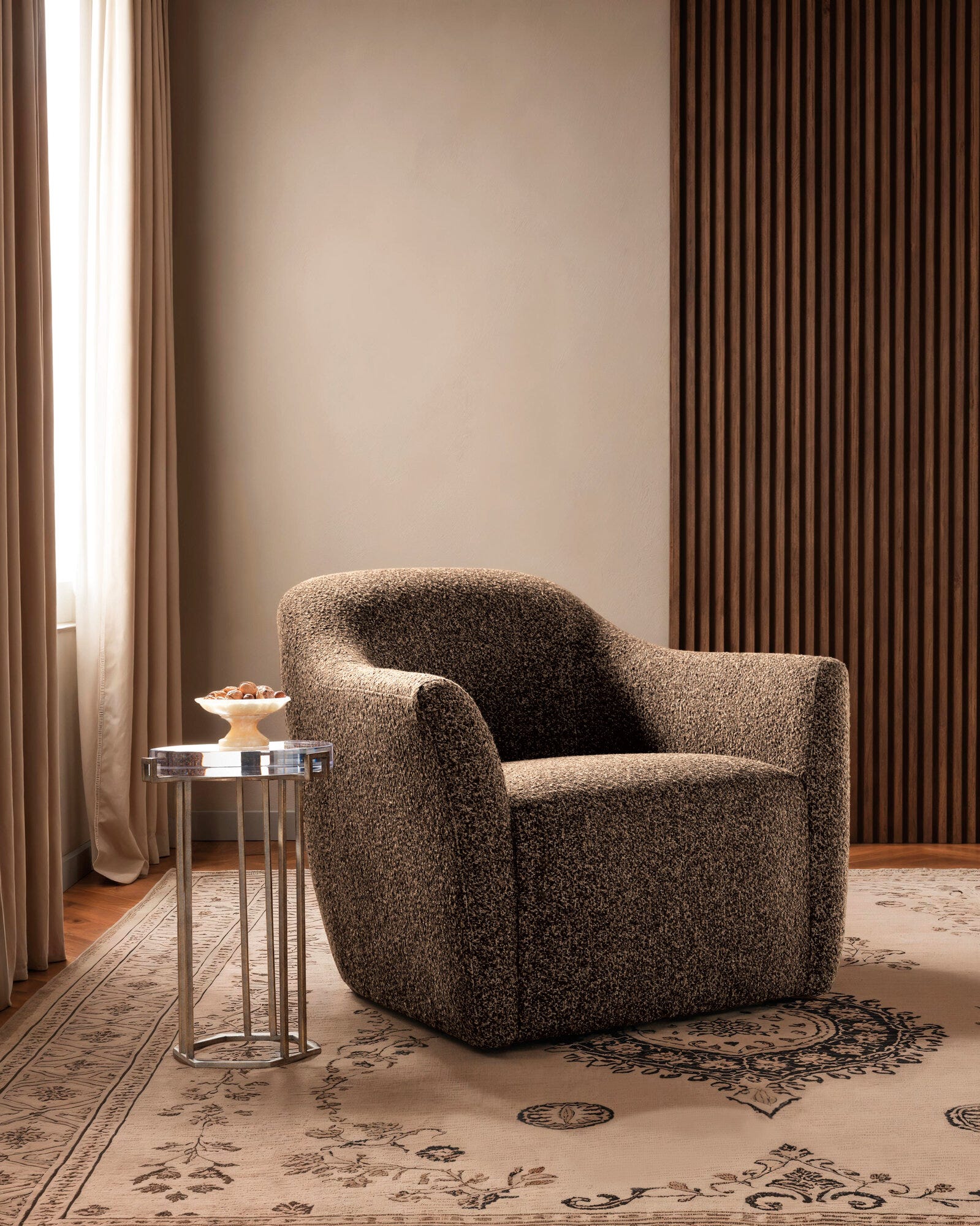 Everett Swivel Chair - Room