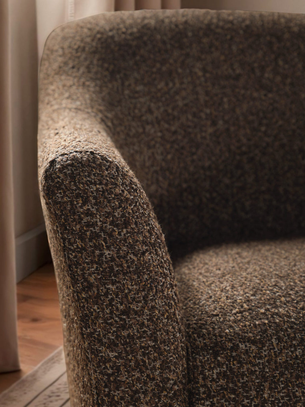 Everett Swivel Chair - Detail