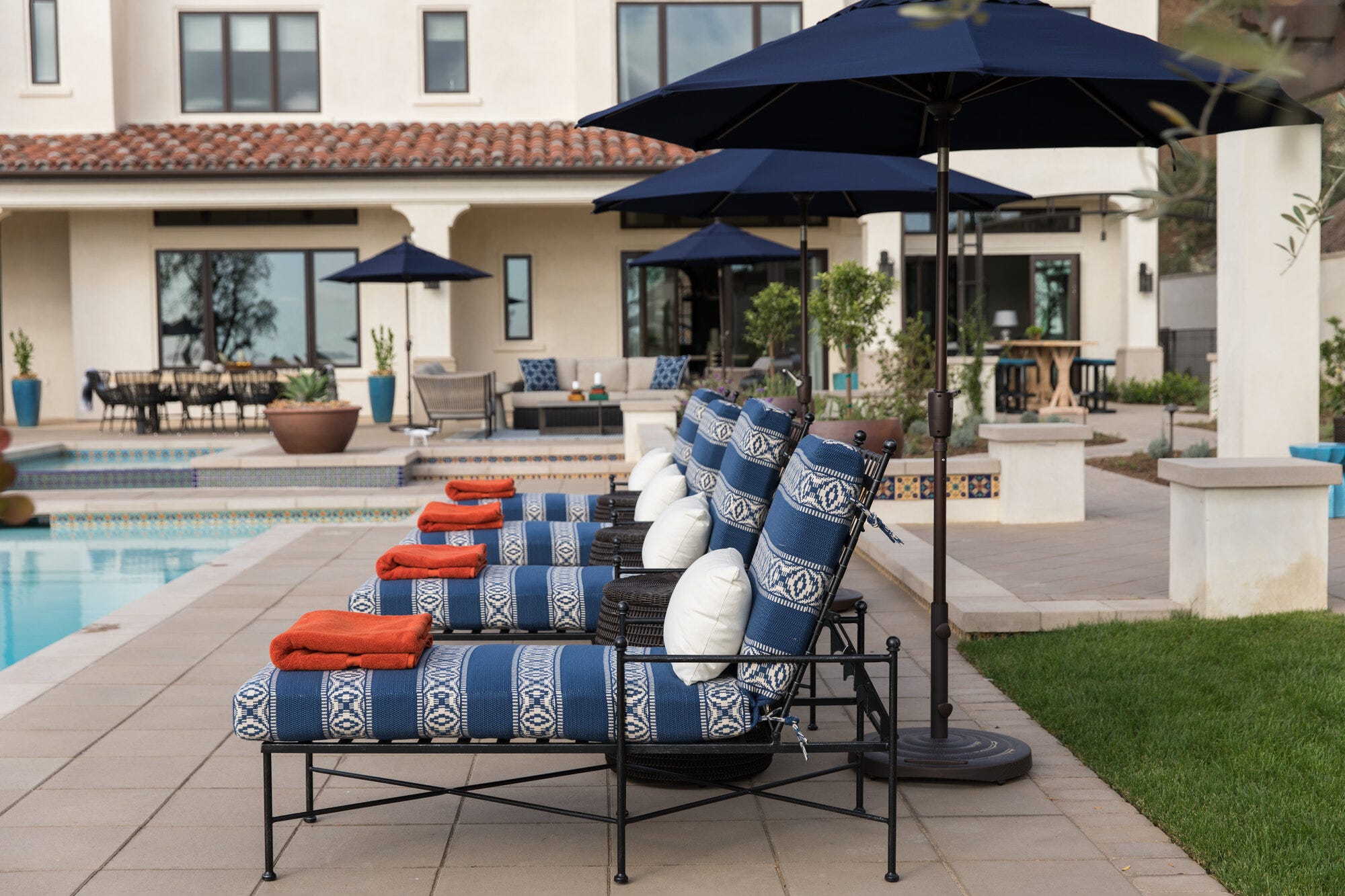 Provence Chaise Lounge in Canvas Flax w/ Self Welt