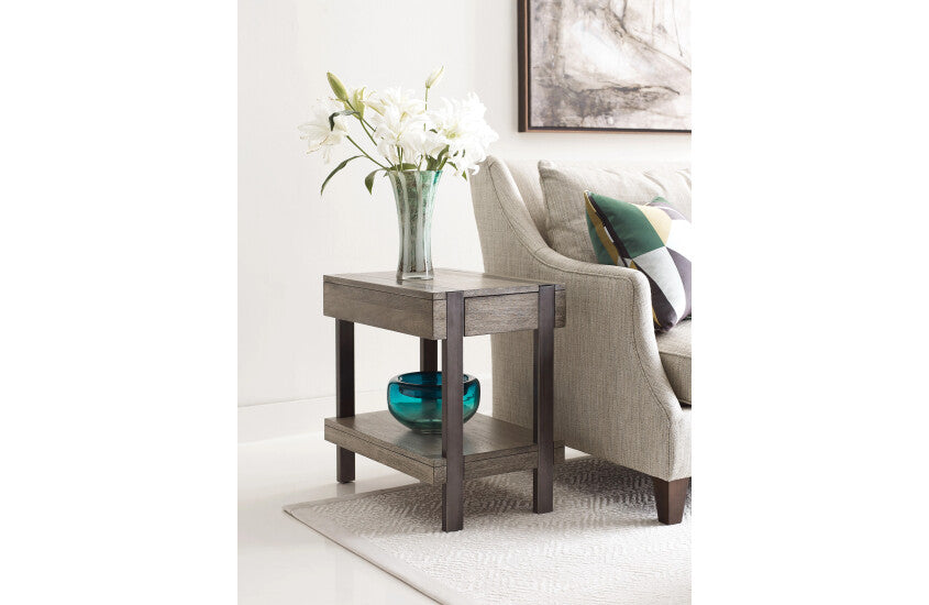 CHAIRSIDE TABLE Room 1