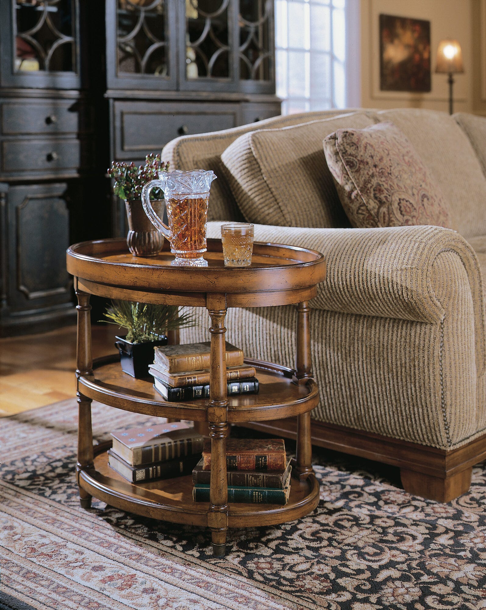 Oval Accent Table - Room Image 1