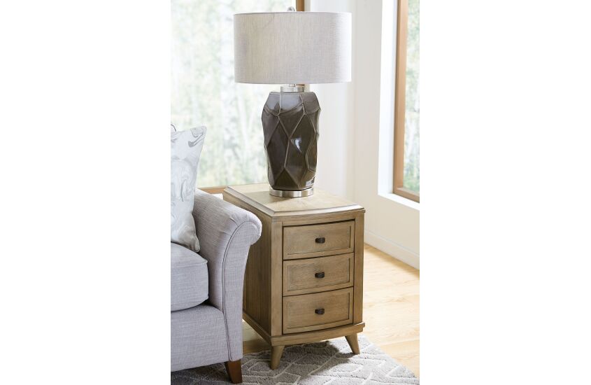 CHARGING CHAIRSIDE TABLE Room 1