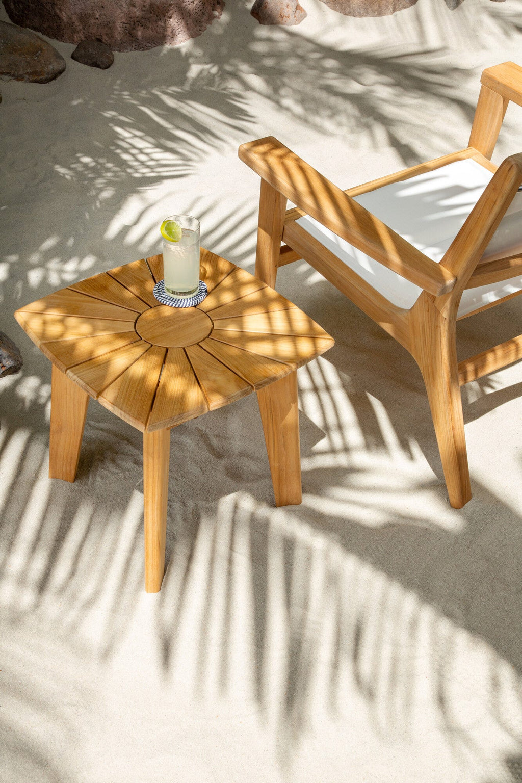 Margaritaville Harbor End Table Detail Image 2