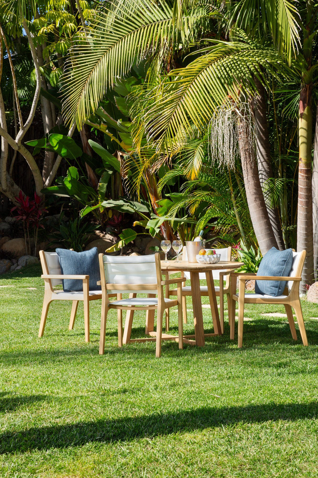 Margaritaville Harbor Round Dining Table