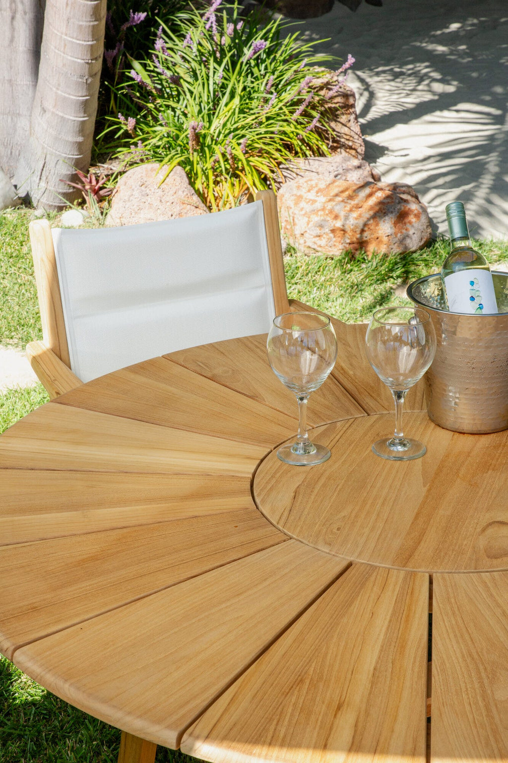 Margaritaville Harbor Round Dining Table