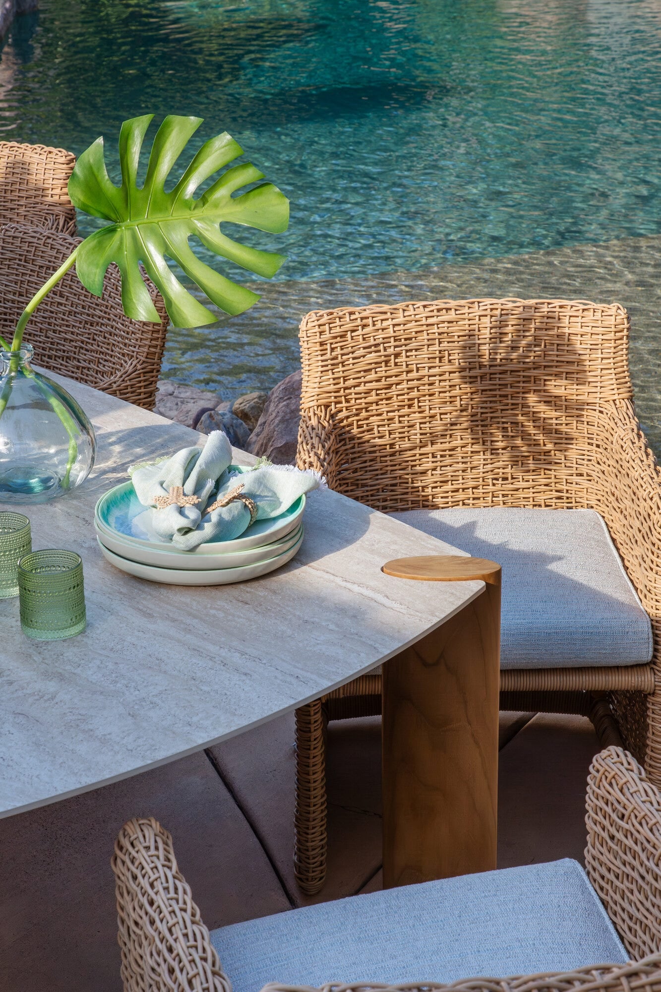 Margaritaville Somerset Rectangular Dining Table