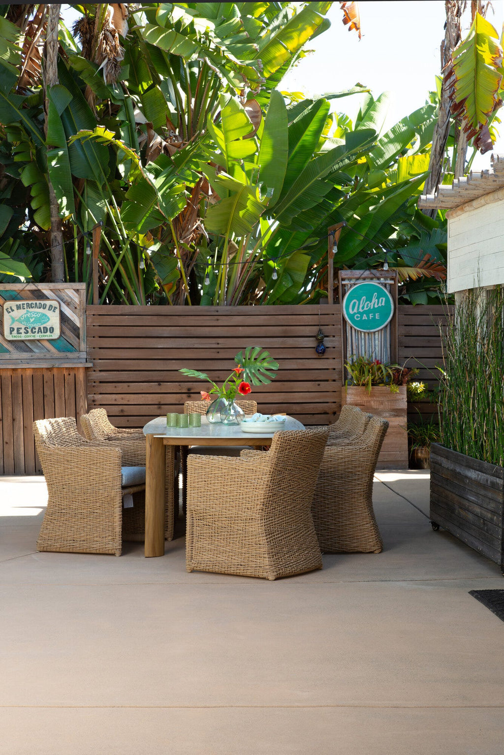 Margaritaville Somerset Rectangular Dining Table