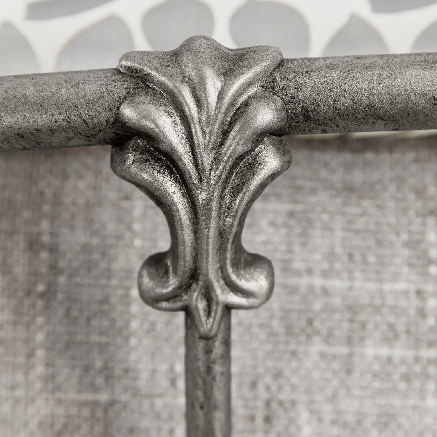 Merrick 1042 queen CBMPF Silver Bisque finish closeup