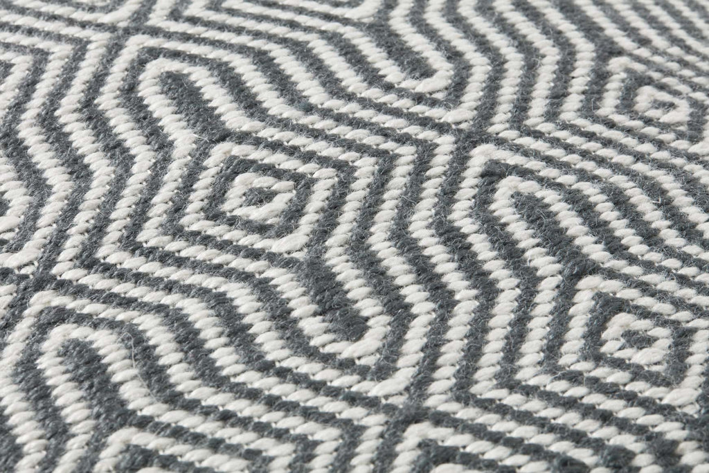 P0339 IN/OUT CHARCOAL / WHITE