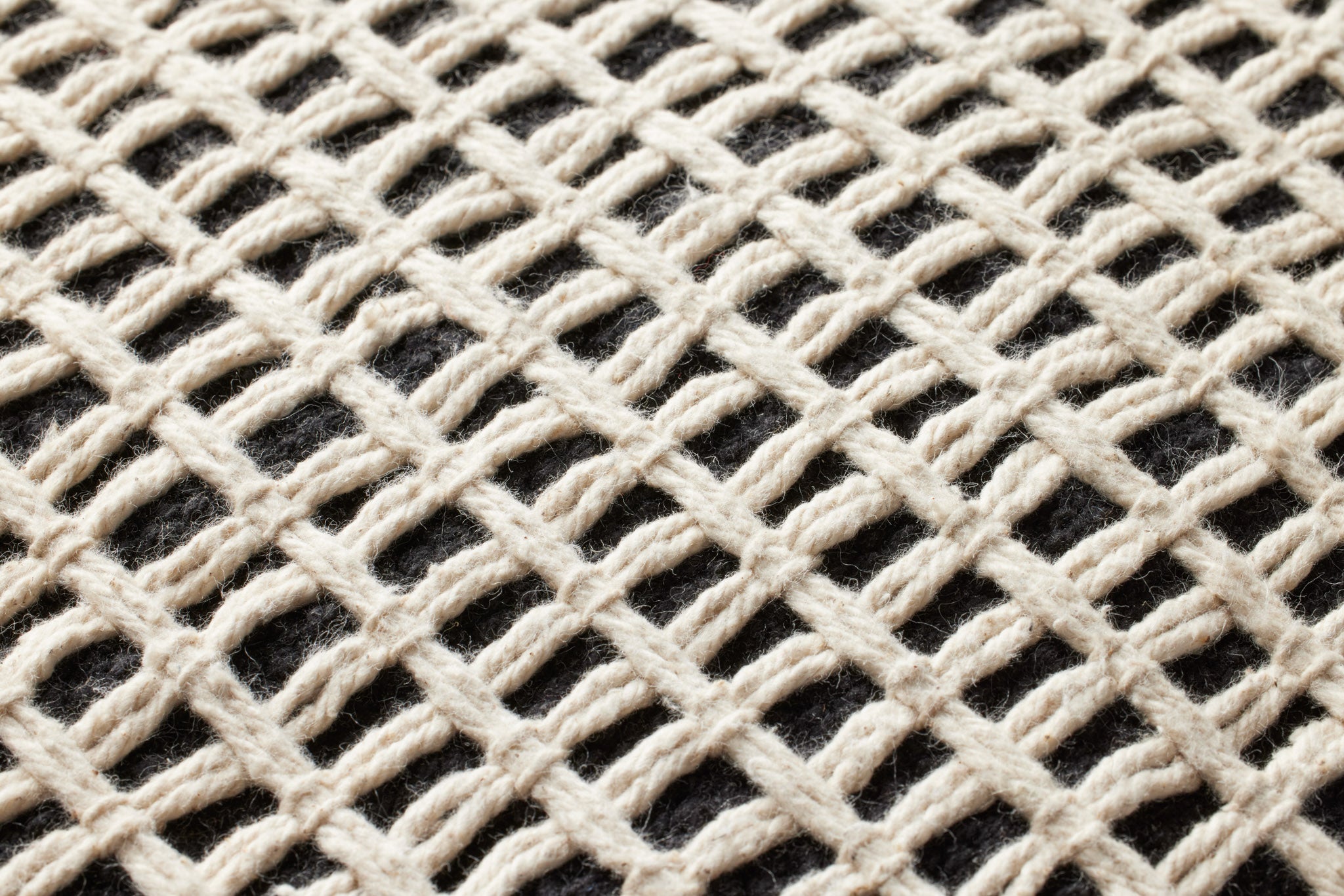 LPF0040 BLACK / IVORY