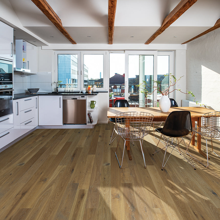 Product Novella Twain Oak Room