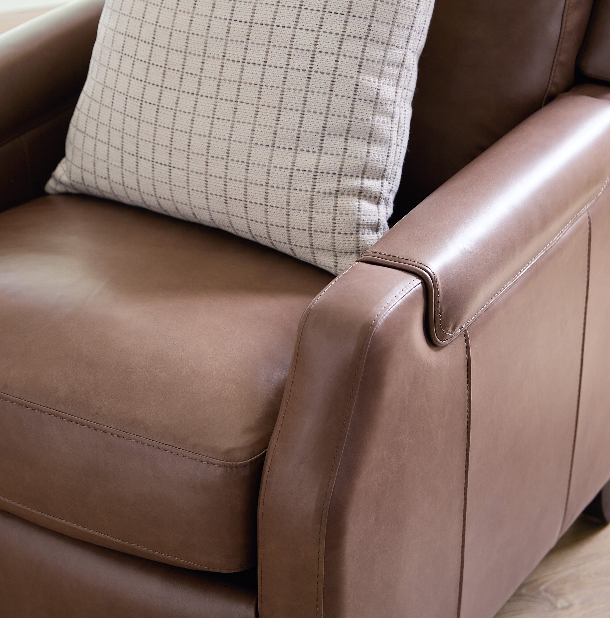Nelson Power Recliner w/Power Headrest