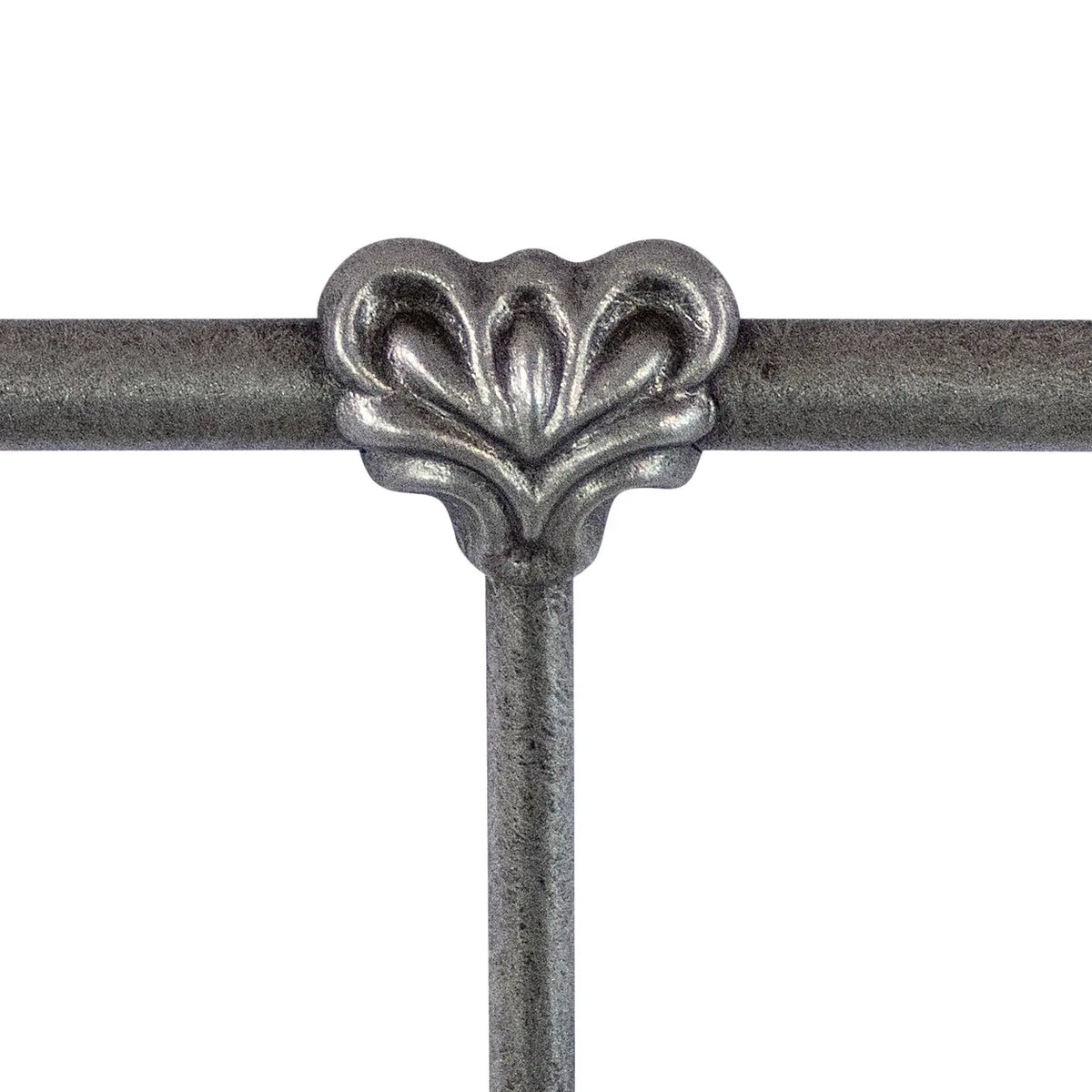 Sena 1004 queen CBMPF Silver Bisque finish closeup