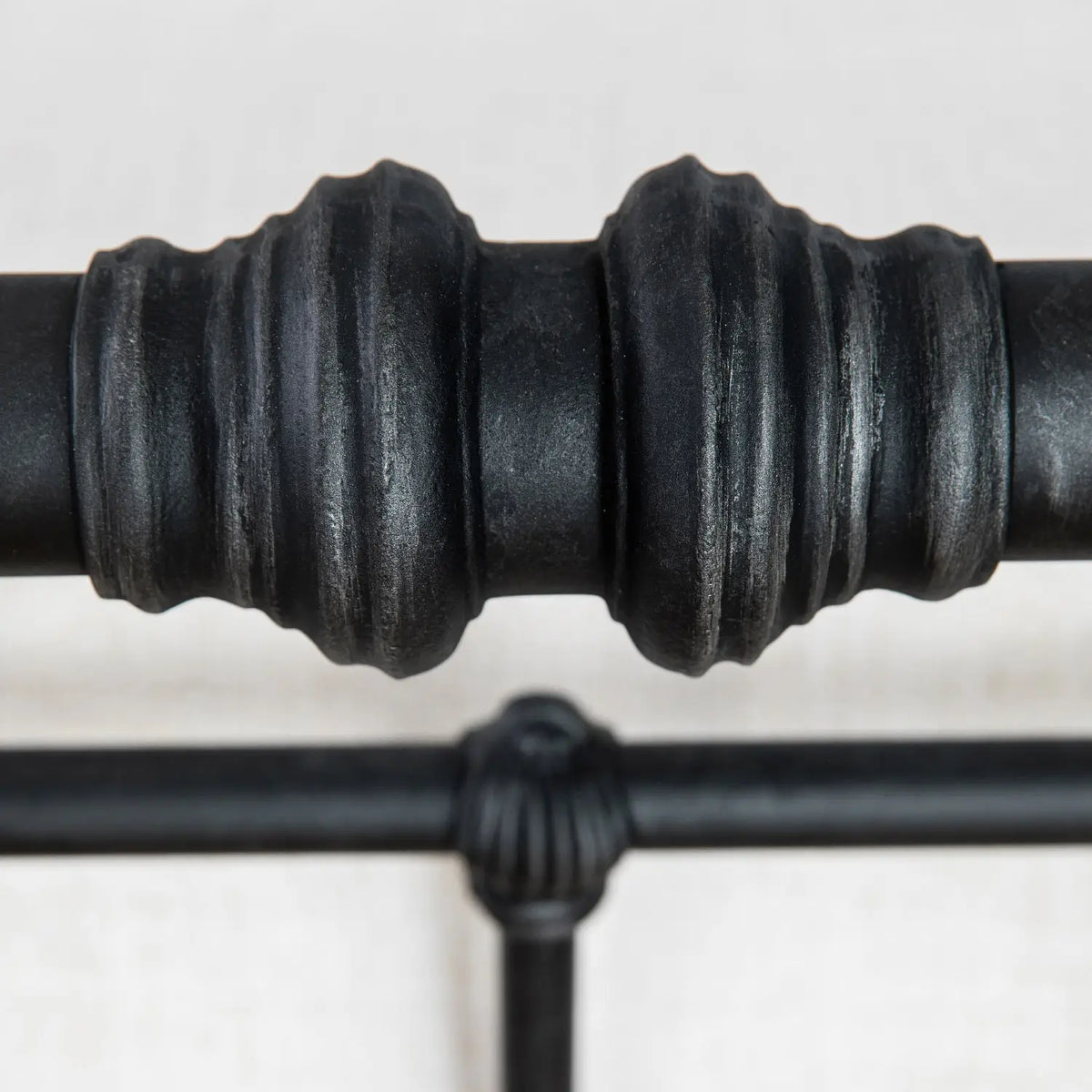 Sheffield 1039 queen CBMPF Aged Iron finish closeup