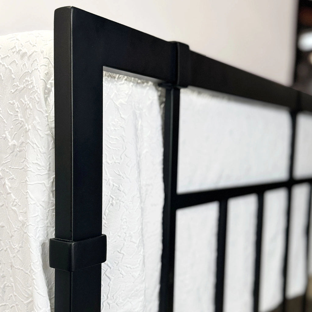 Travis 1380 queen CBMPF MatteBlackFinish Closeup2