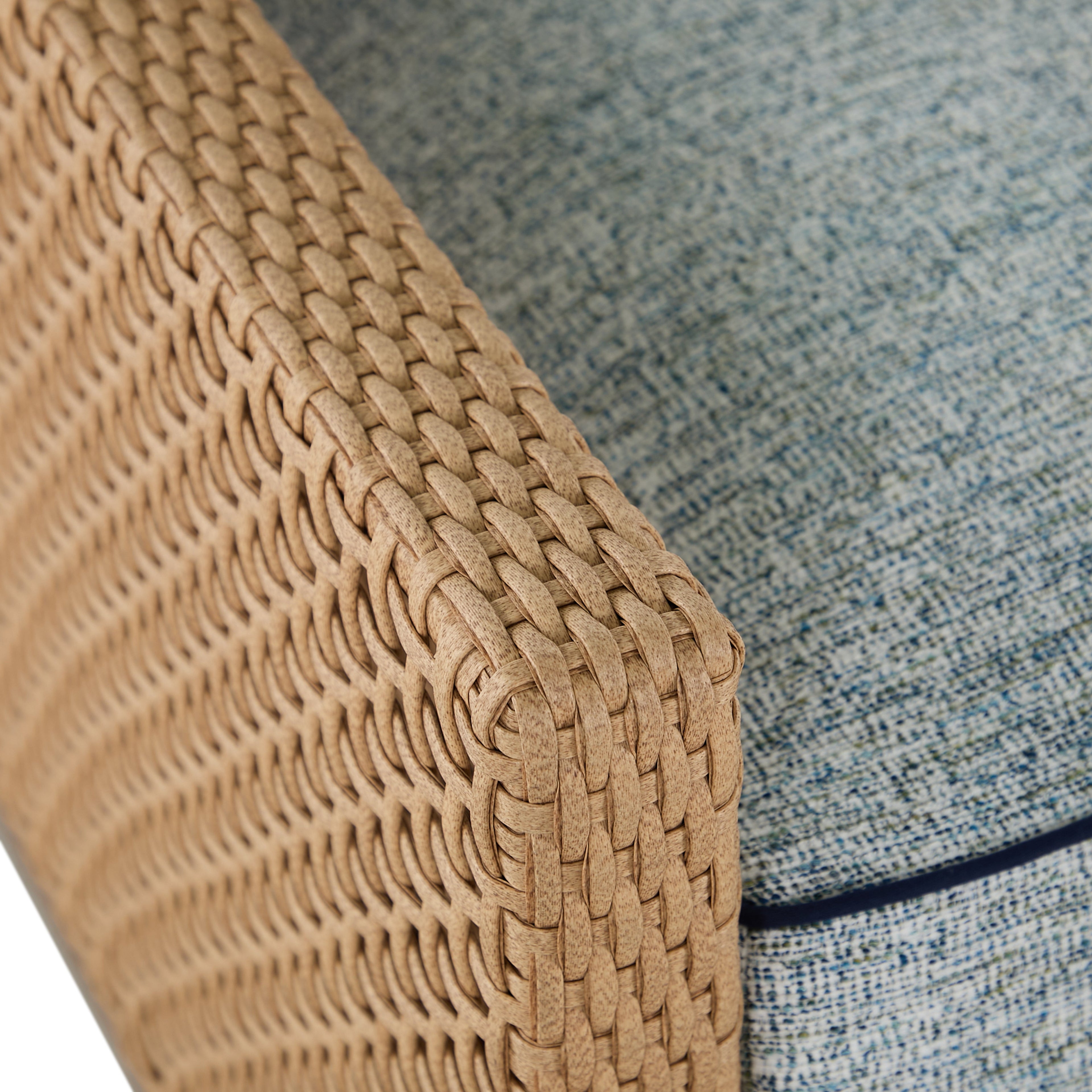 Peninsula Wicker Outdoor Swivel Glide Chair
