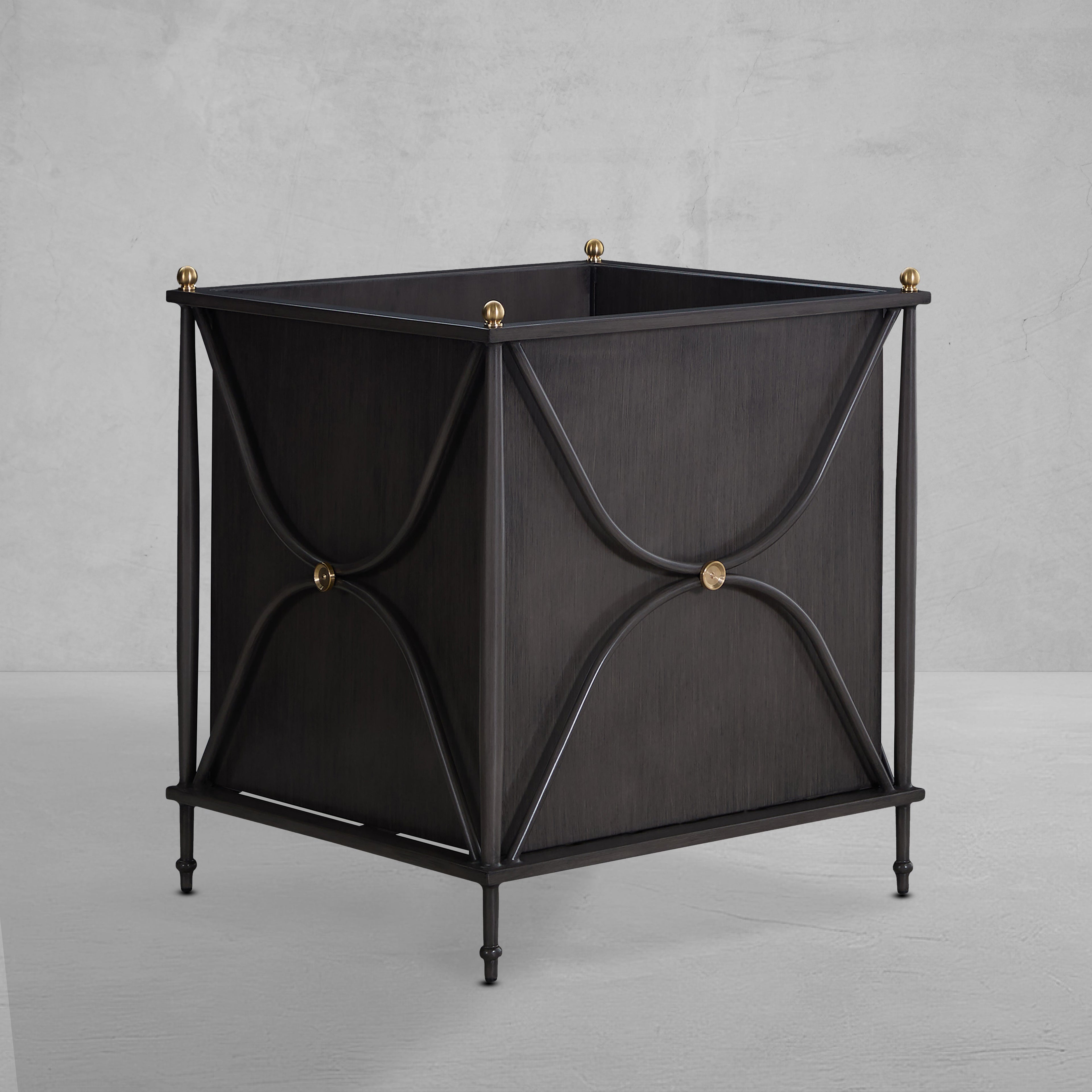 Roma Large Planter