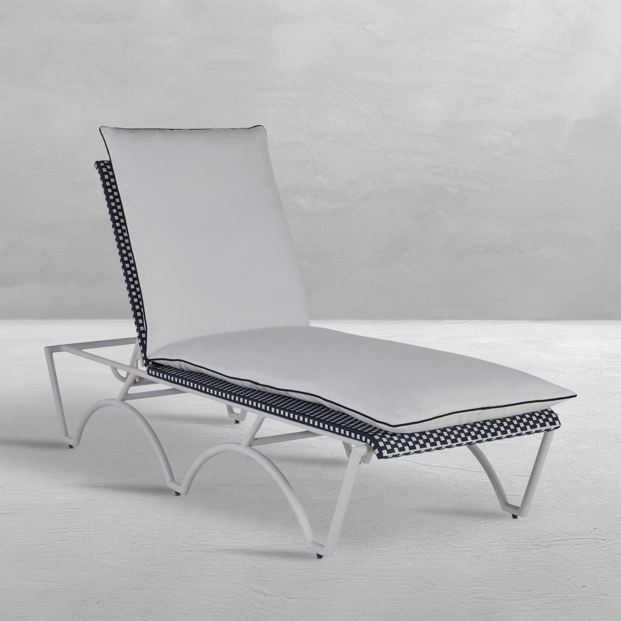 Savoy French Bistro Wicker Outdoor Chaise Lounge