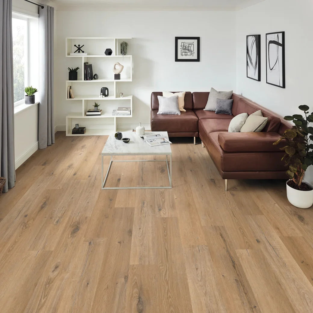 Karndean Luxury Vinyl Knight Tile Natural Character Oak