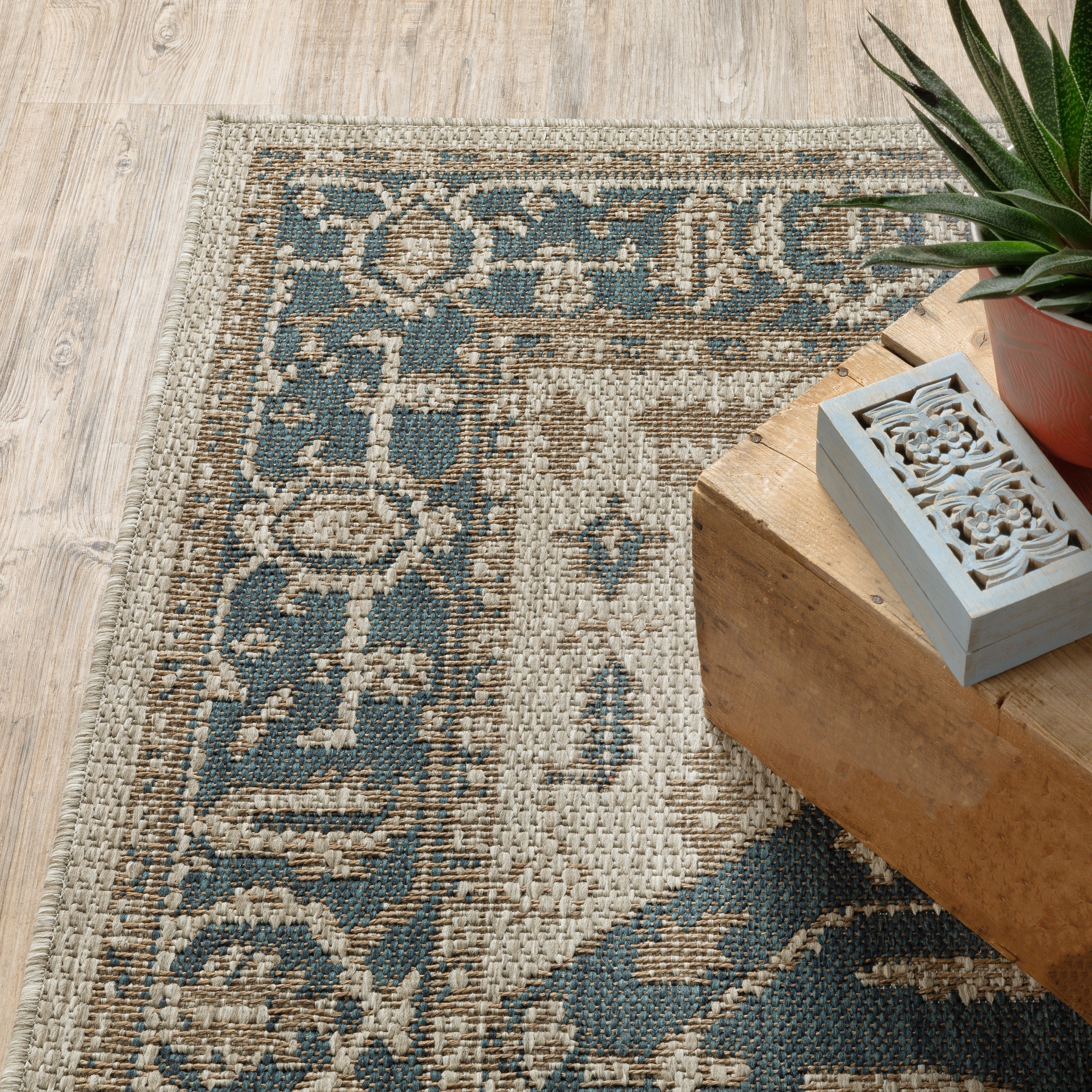 Latitude / 1J