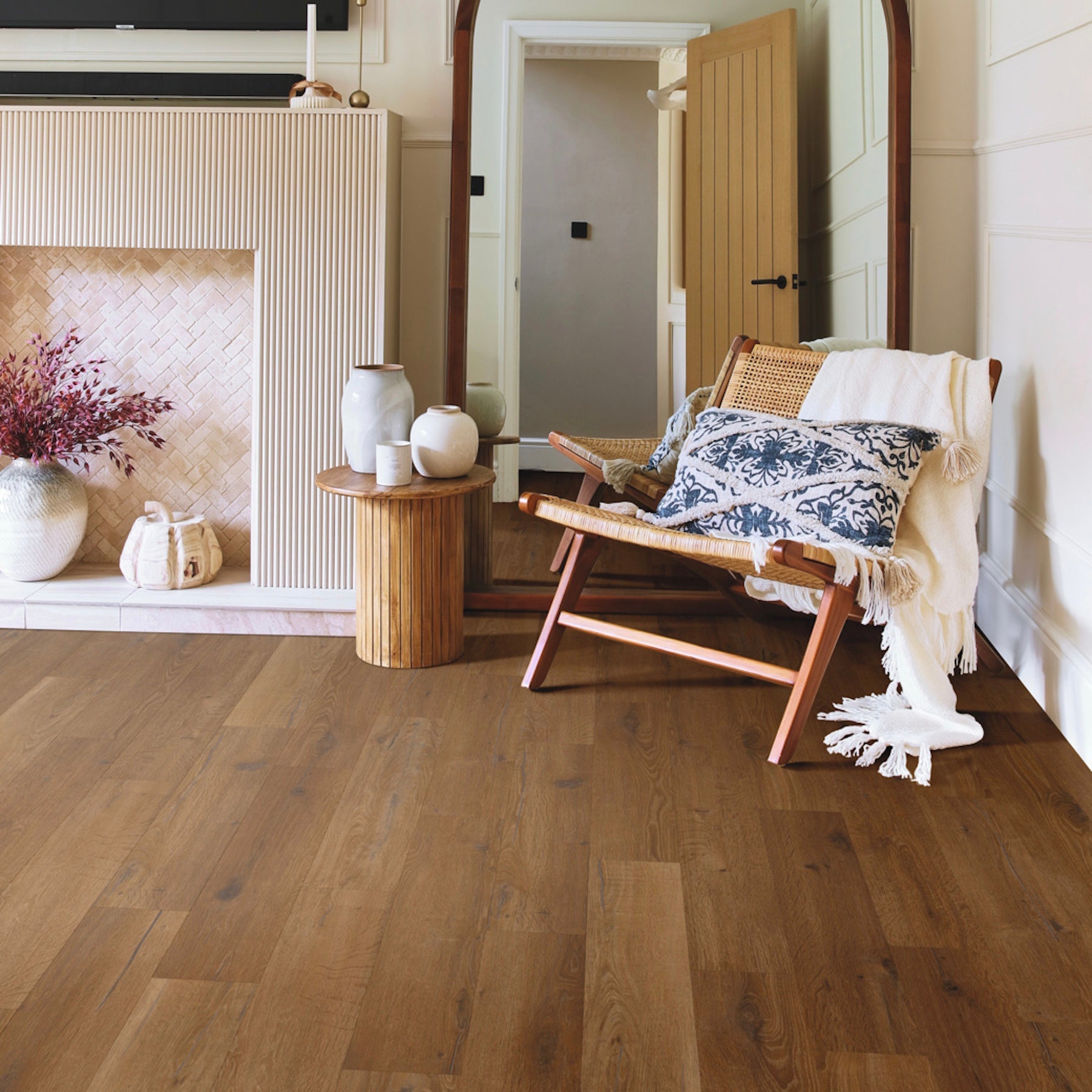 Karndean Luxury Vinyl Knight Tile Russet Character Oak